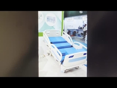 Cama de hospital que coloca la cama paciente