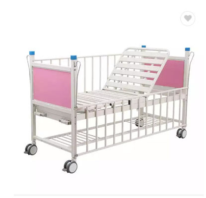 Cama inestable del niño de la cama dos pediátricos manuales del hospital con los tableros principales de la cama
